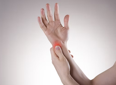 尺骨突き上げ症候群は手首の小指側に痛みがでる疾患です